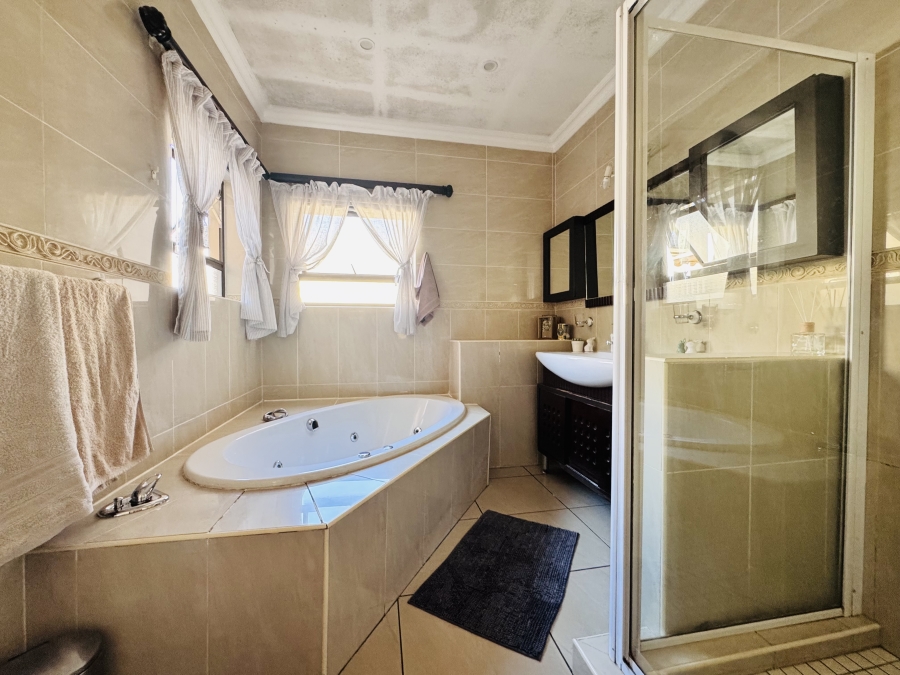 4 Bedroom Property for Sale in Wilkoppies North West